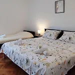 Holiday Home Krnica 別荘 クルニカ