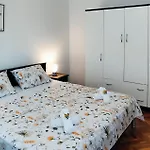 Holiday Home Krnica 別荘 *