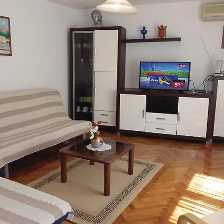 Holiday home Gorgeous In With Kitchen