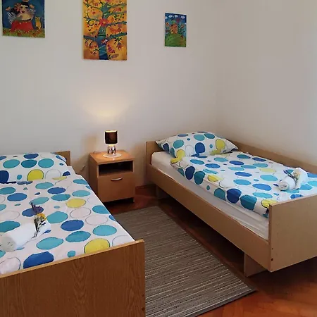 Holiday Home Krnica Vakantiehuis *
