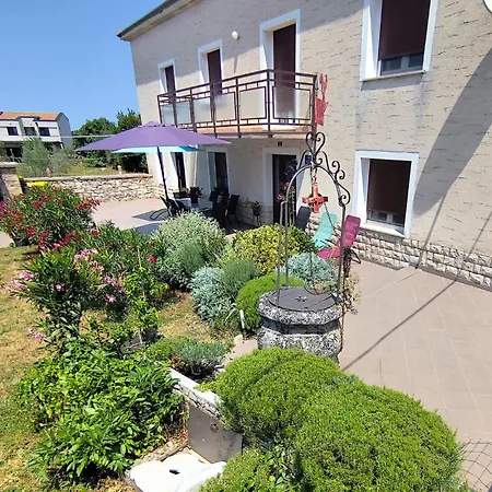 Holiday Home Krnica Vakantiehuis *