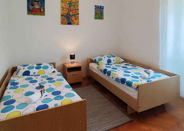 Holiday Home Krnica Vakantiehuis *