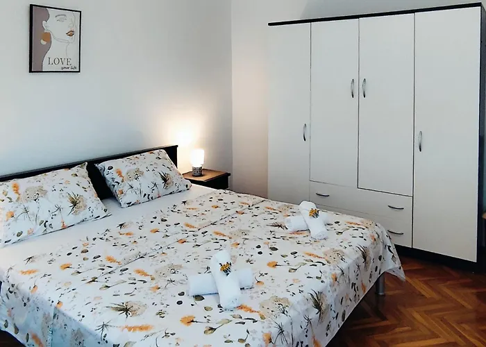 Holiday Home Krnica Vakantiehuis *