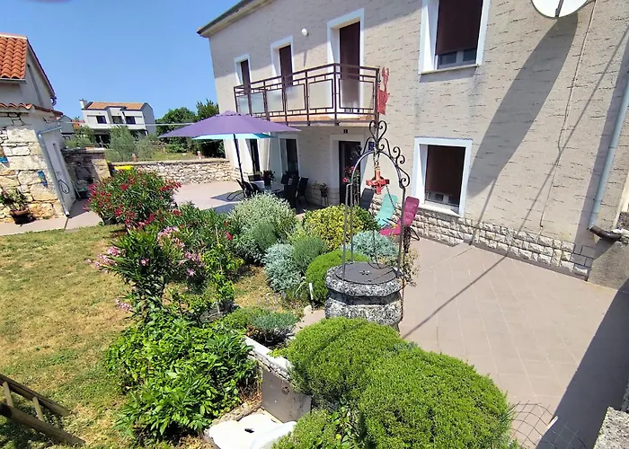 Holiday Home Krnica Vakantiehuis *